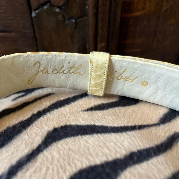Judith Leiber vintage cream snakeskin medallion belt SM - Picture 4 of 5